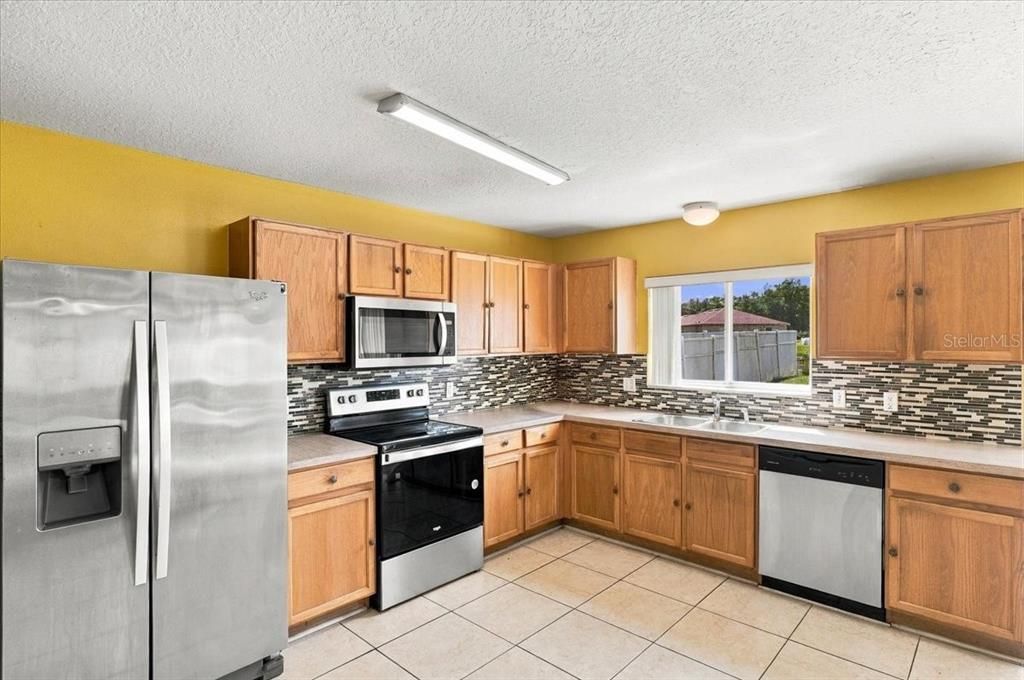 En Venta: $329,900 (4 camas, 2 baños, 2870 Pies cuadrados)