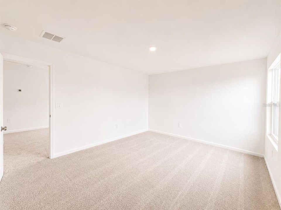 For Rent: $2,250 (5 beds, 2 baths, 2112 Square Feet)