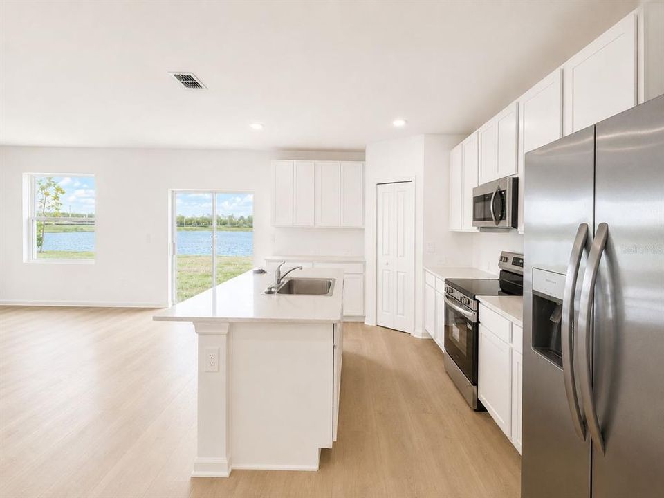 For Rent: $2,250 (5 beds, 2 baths, 2112 Square Feet)