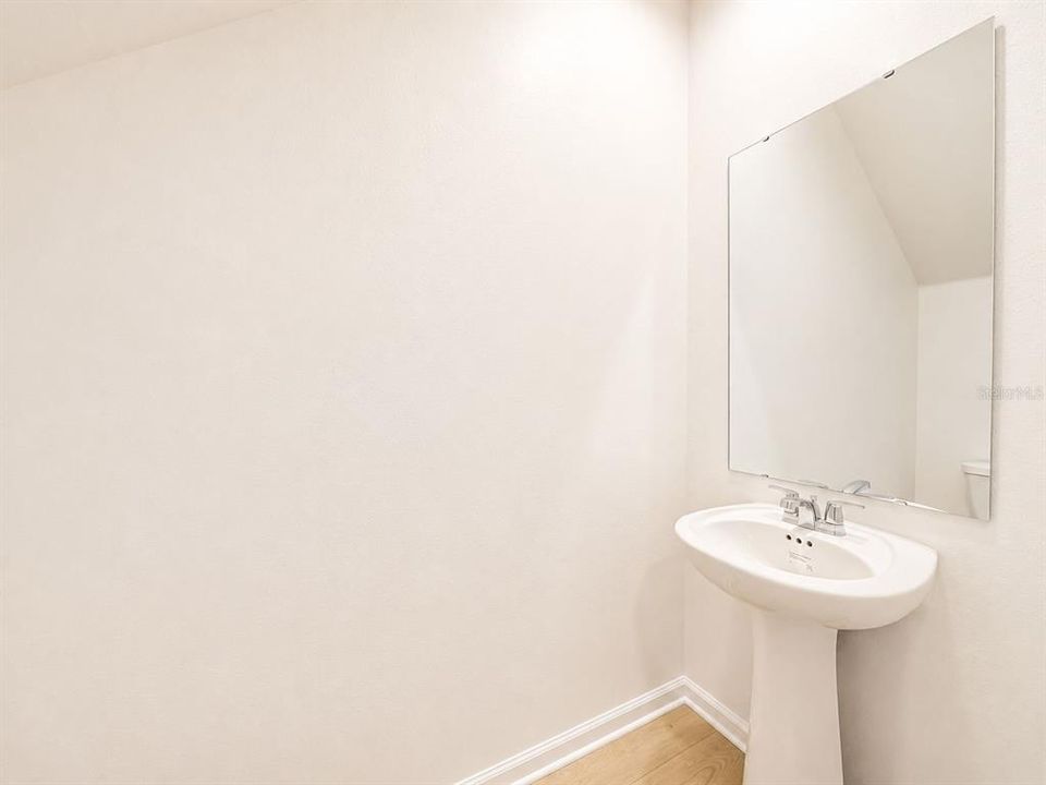 For Rent: $2,250 (5 beds, 2 baths, 2112 Square Feet)
