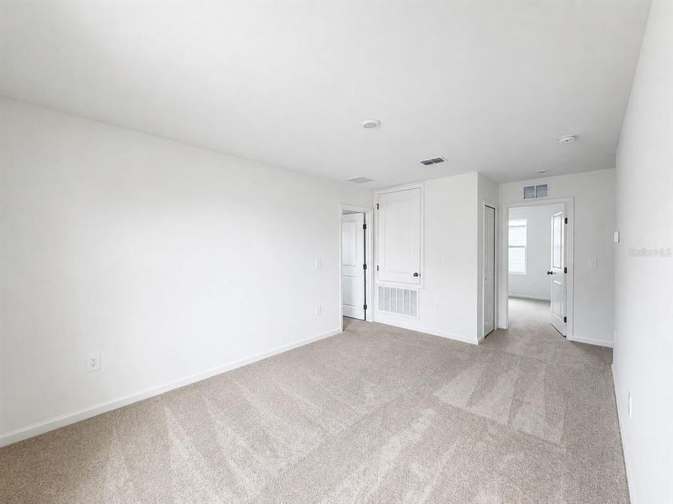 For Rent: $2,250 (5 beds, 2 baths, 2112 Square Feet)