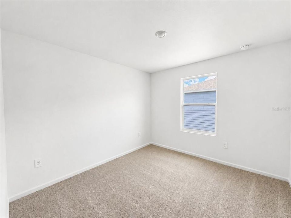 For Rent: $2,250 (5 beds, 2 baths, 2112 Square Feet)