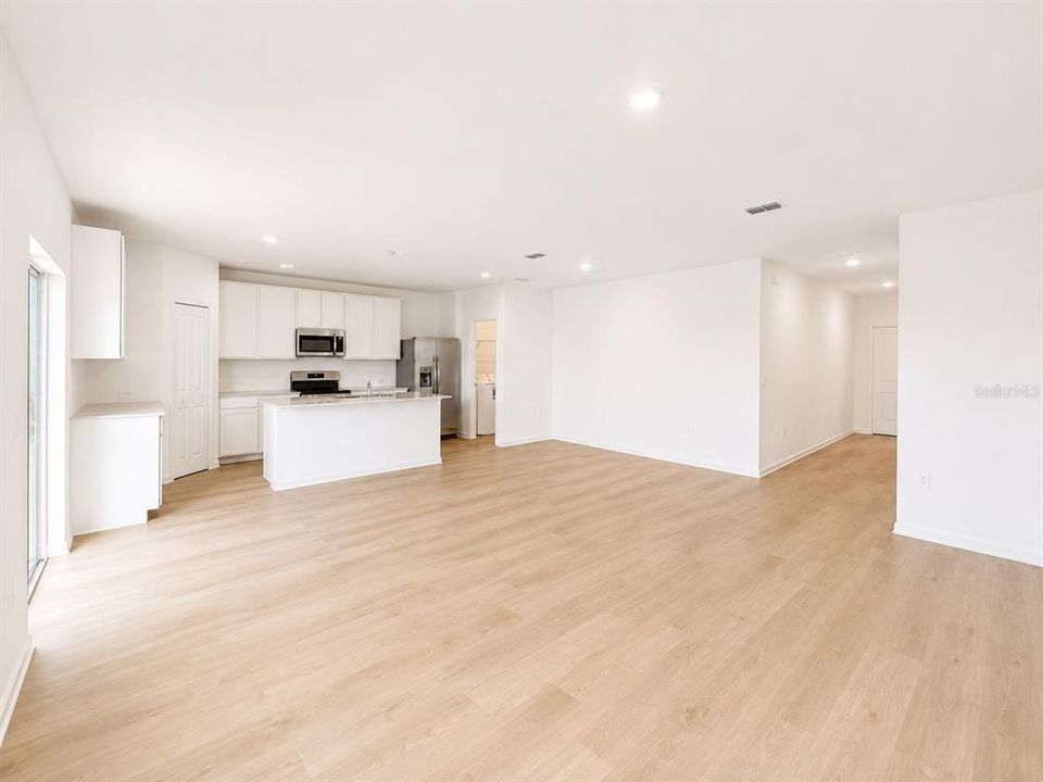 For Rent: $2,250 (5 beds, 2 baths, 2112 Square Feet)