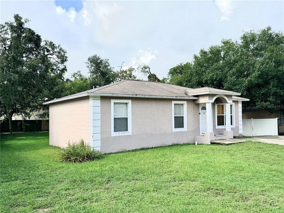 For Sale: $325,000 (3 beds, 2 baths, 1200 Square Feet)