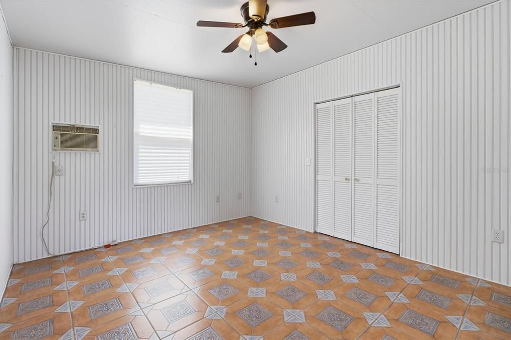 For Sale: $214,900 (2 beds, 2 baths, 1697 Square Feet)