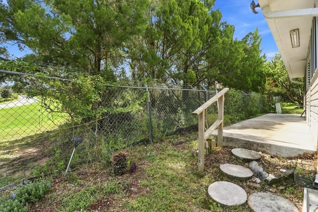 For Sale: $214,900 (2 beds, 2 baths, 1697 Square Feet)