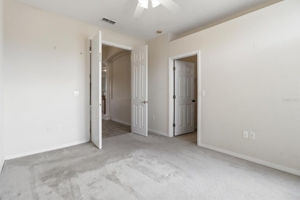 For Sale: $214,900 (2 beds, 2 baths, 1697 Square Feet)