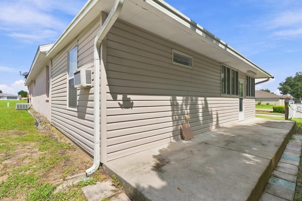 For Sale: $214,900 (2 beds, 2 baths, 1697 Square Feet)
