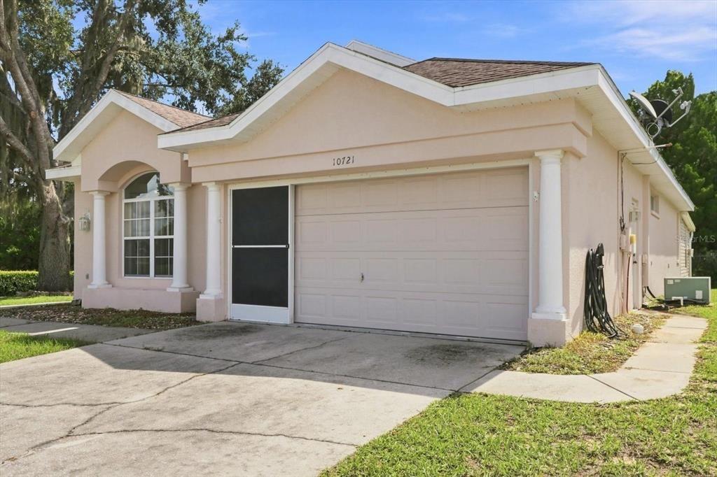 For Sale: $214,900 (2 beds, 2 baths, 1697 Square Feet)