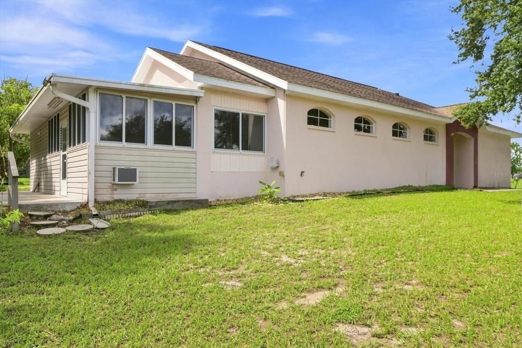 For Sale: $214,900 (2 beds, 2 baths, 1697 Square Feet)
