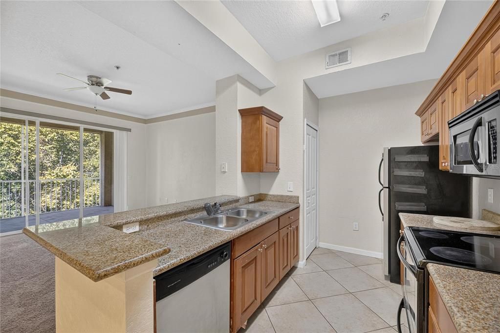 Active With Contract: $117,000 (1 beds, 1 baths, 780 Square Feet)