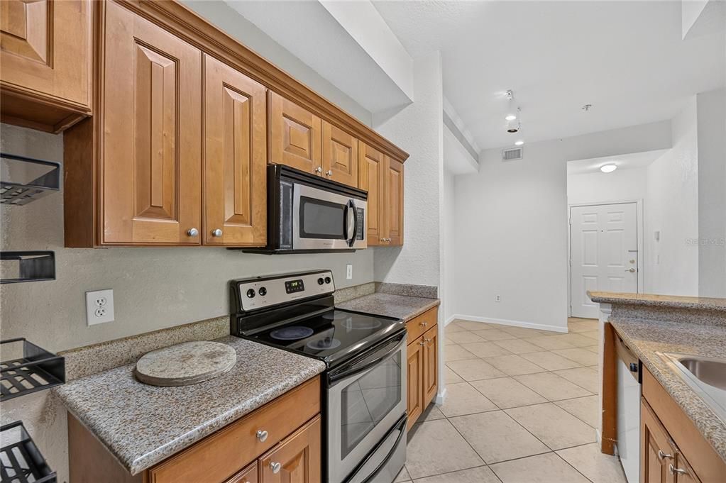 Active With Contract: $117,000 (1 beds, 1 baths, 780 Square Feet)