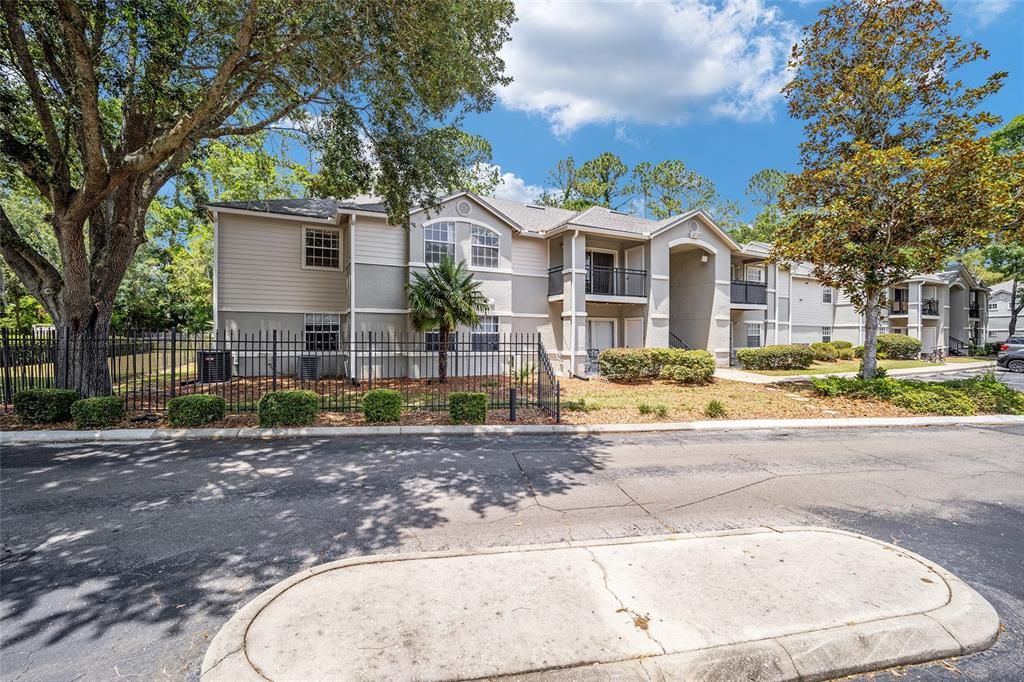 For Rent: $1,600 (3 beds, 3 baths, 1198 Square Feet)