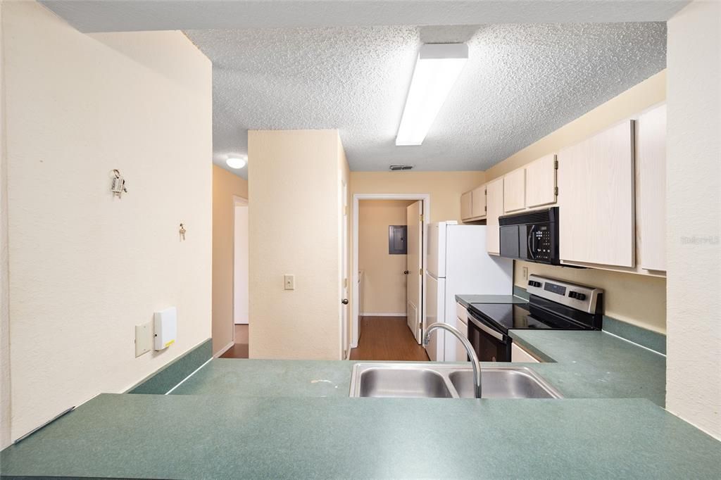 For Rent: $1,600 (3 beds, 3 baths, 1198 Square Feet)