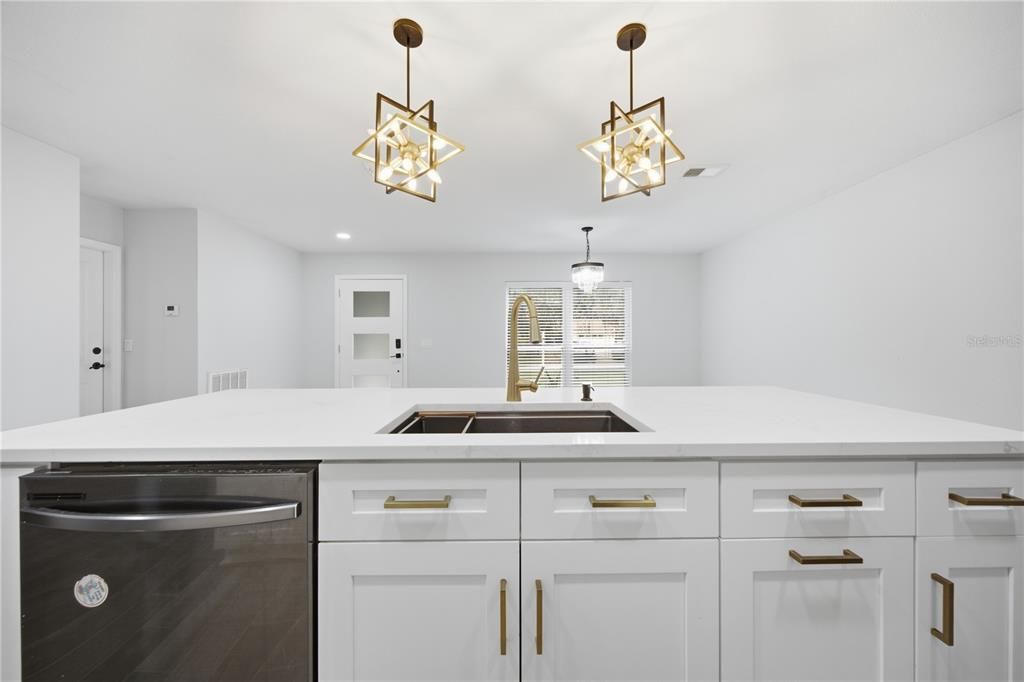 En Venta: $564,900 (3 camas, 2 baños, 1446 Pies cuadrados)