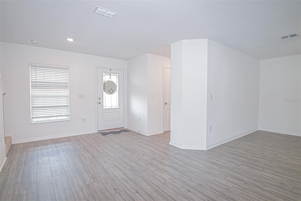 For Rent: $1,700 (2 beds, 2 baths, 1445 Square Feet)