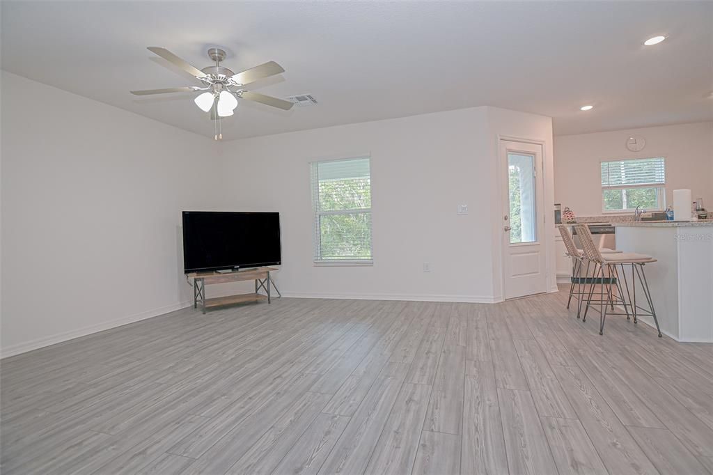 For Rent: $1,700 (2 beds, 2 baths, 1445 Square Feet)