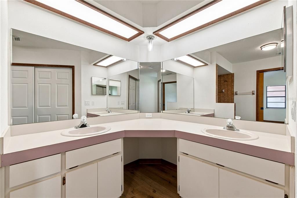 На продажу: $359,000 (2 спален, 2 ванн, 1388 Квадратных фут)