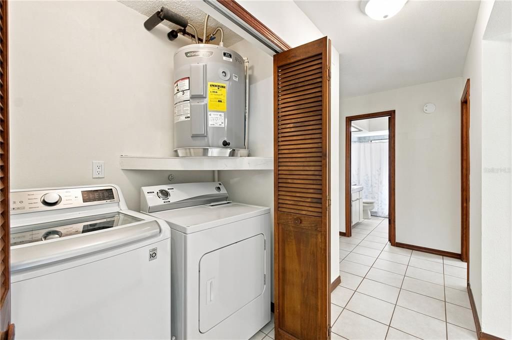 На продажу: $359,000 (2 спален, 2 ванн, 1388 Квадратных фут)