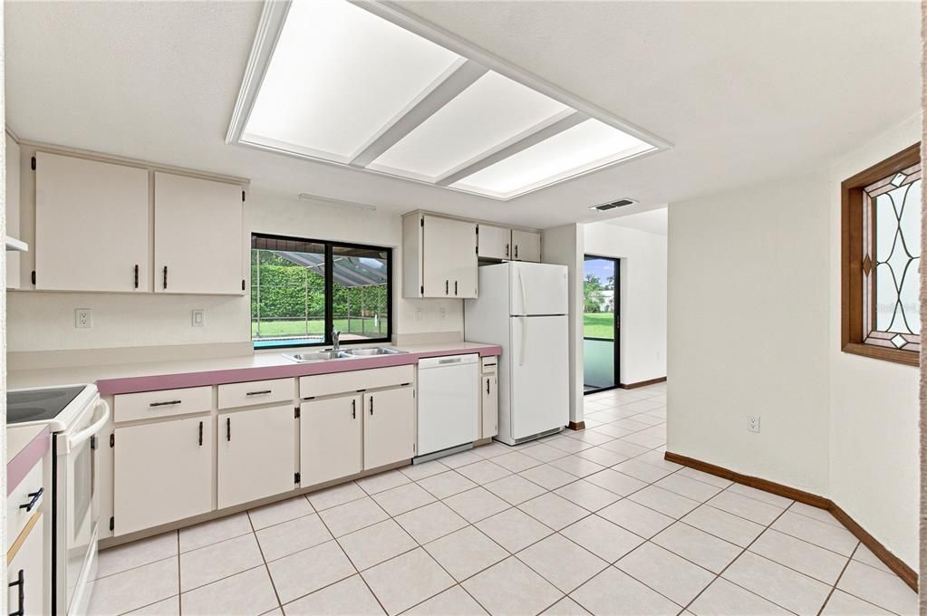 На продажу: $359,000 (2 спален, 2 ванн, 1388 Квадратных фут)