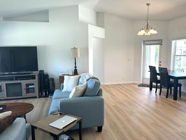 En Venta: $659,000 (3 camas, 2 baños, 1409 Pies cuadrados)