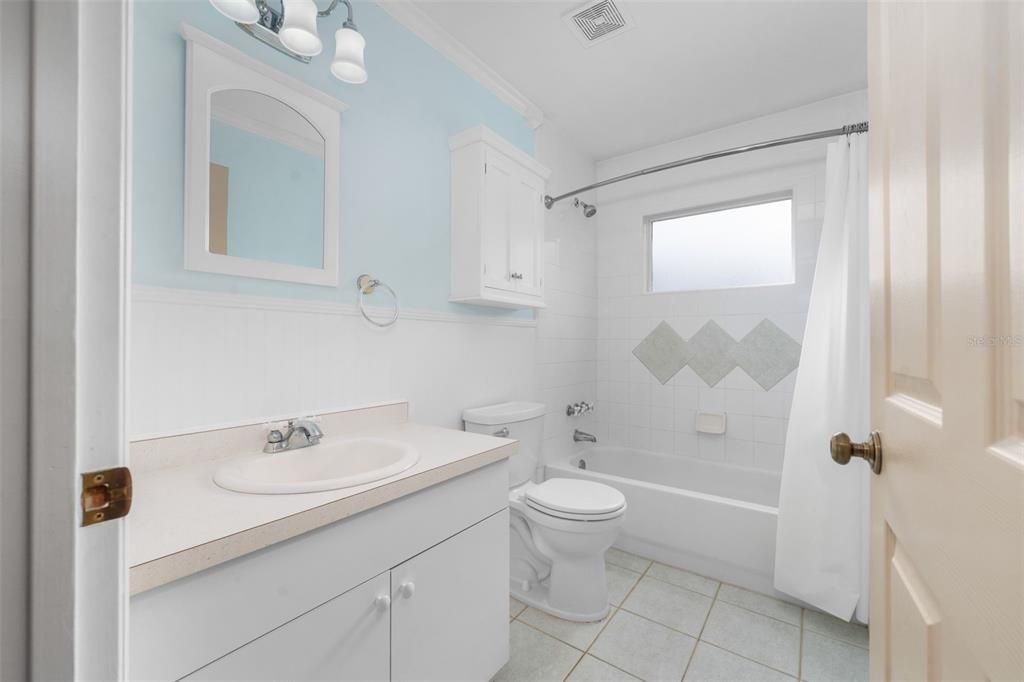 For Sale: $439,900 (4 beds, 2 baths, 1732 Square Feet)