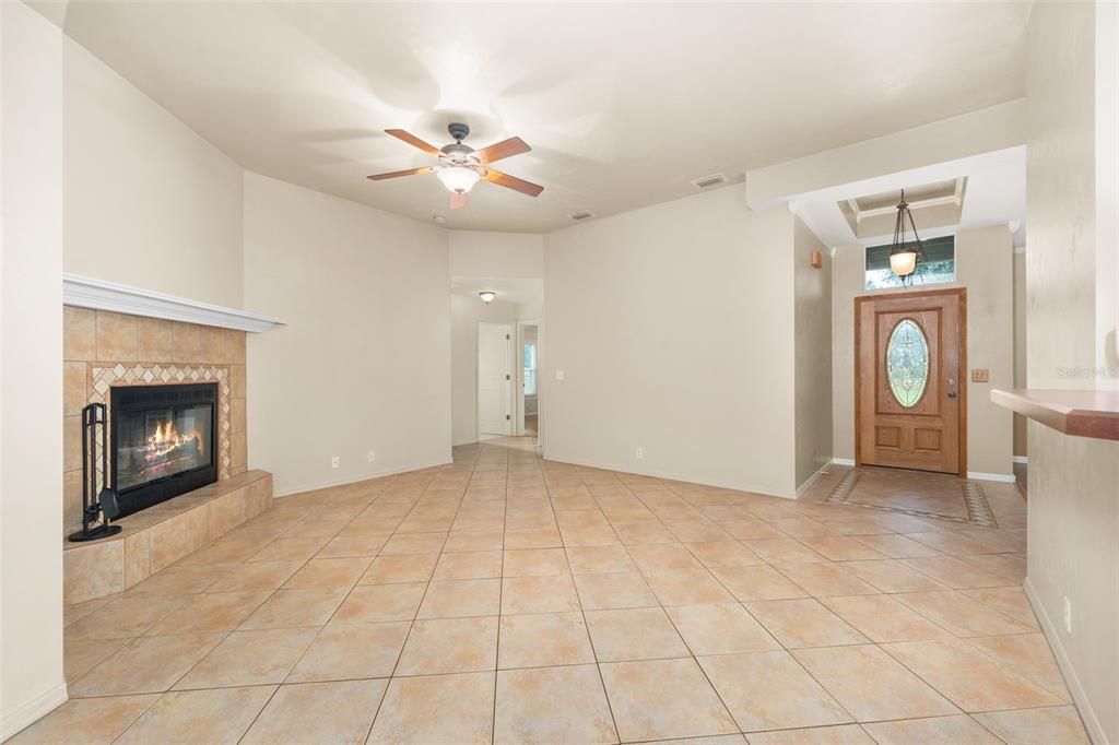 For Sale: $439,900 (4 beds, 2 baths, 1732 Square Feet)