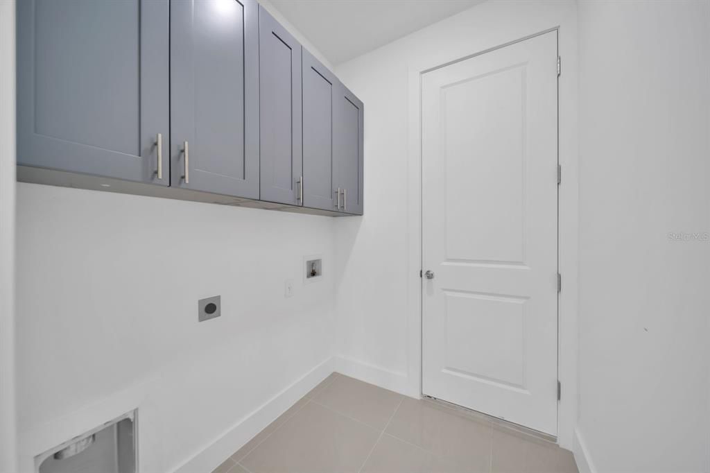 На продажу: $299,900 (3 спален, 2 ванн, 1570 Квадратных фут)