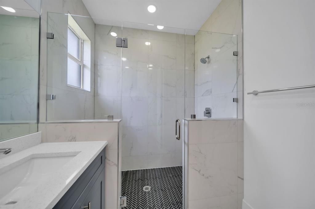 На продажу: $299,900 (3 спален, 2 ванн, 1570 Квадратных фут)