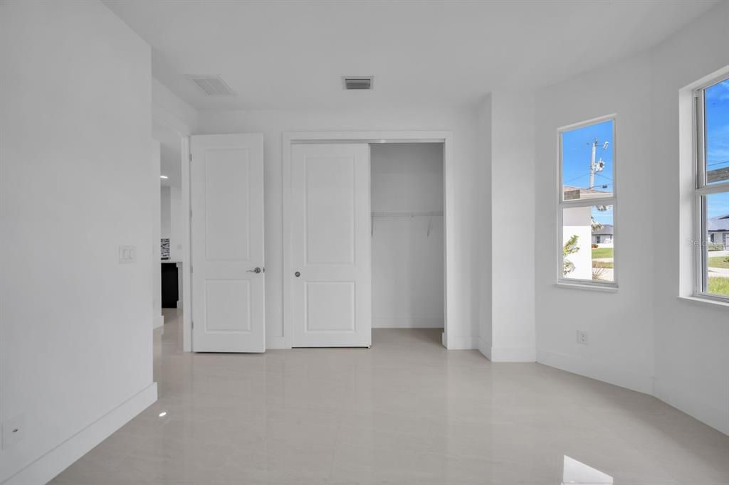 На продажу: $299,900 (3 спален, 2 ванн, 1570 Квадратных фут)