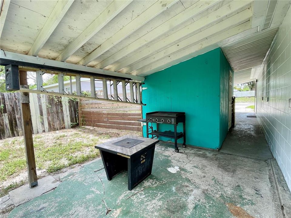 For Sale: $299,900 (3 beds, 1 baths, 897 Square Feet)