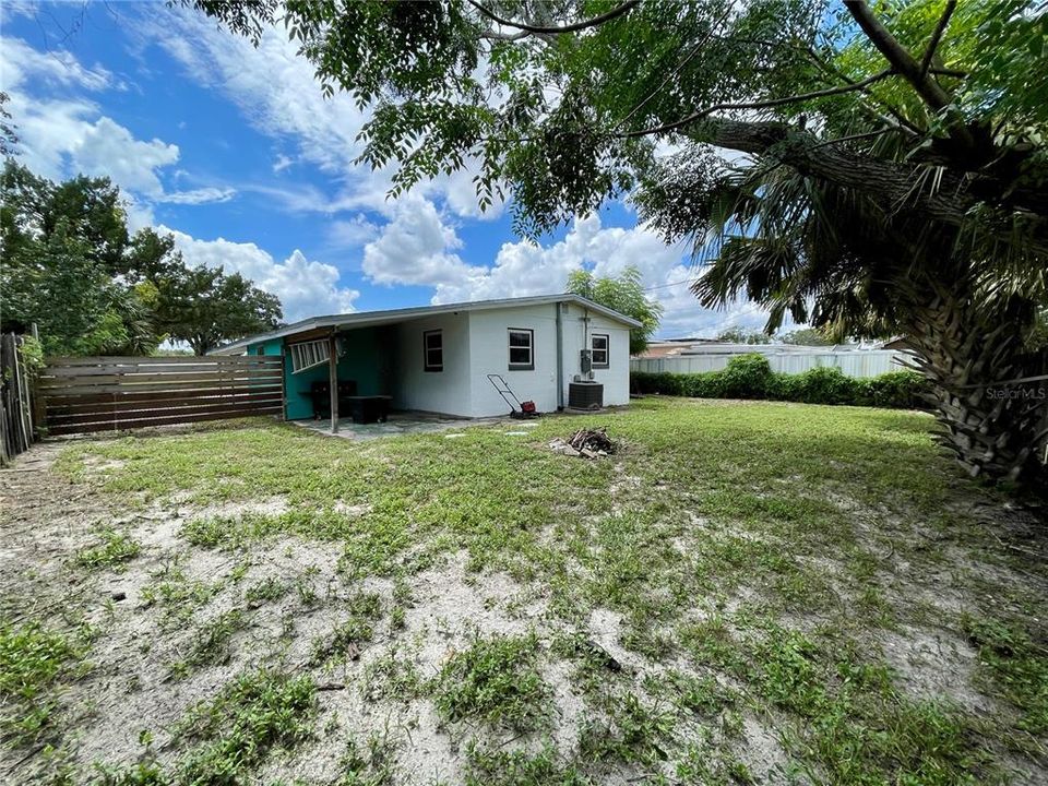 For Sale: $299,900 (3 beds, 1 baths, 897 Square Feet)