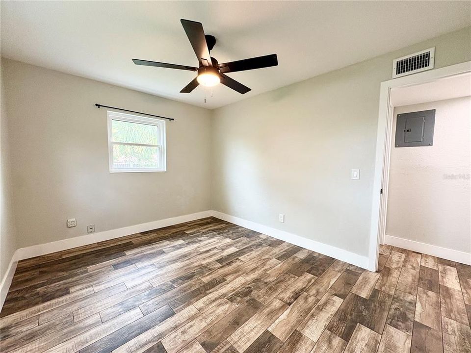 For Sale: $299,900 (3 beds, 1 baths, 897 Square Feet)