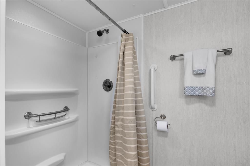 For Sale: $129,900 (2 beds, 1 baths, 720 Square Feet)