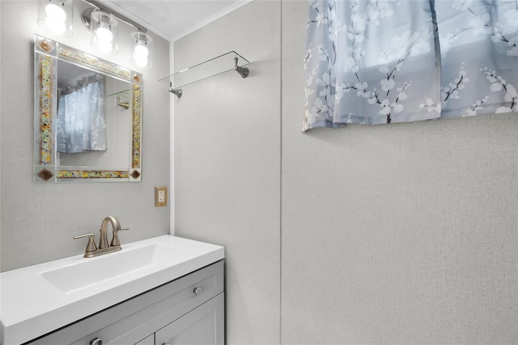 For Sale: $129,900 (2 beds, 1 baths, 720 Square Feet)