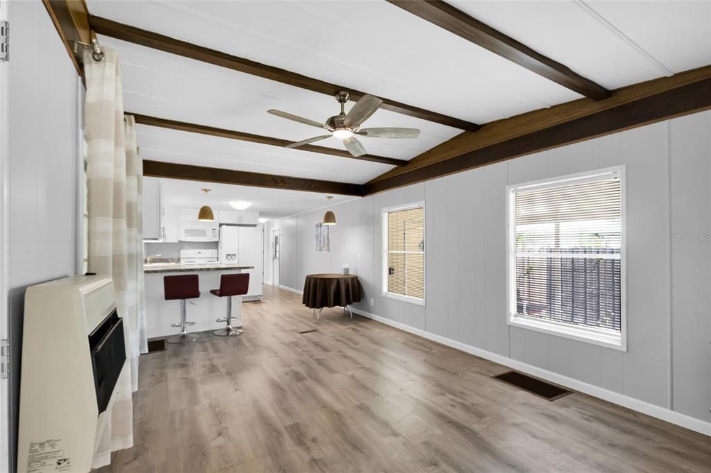 For Sale: $129,900 (2 beds, 1 baths, 720 Square Feet)