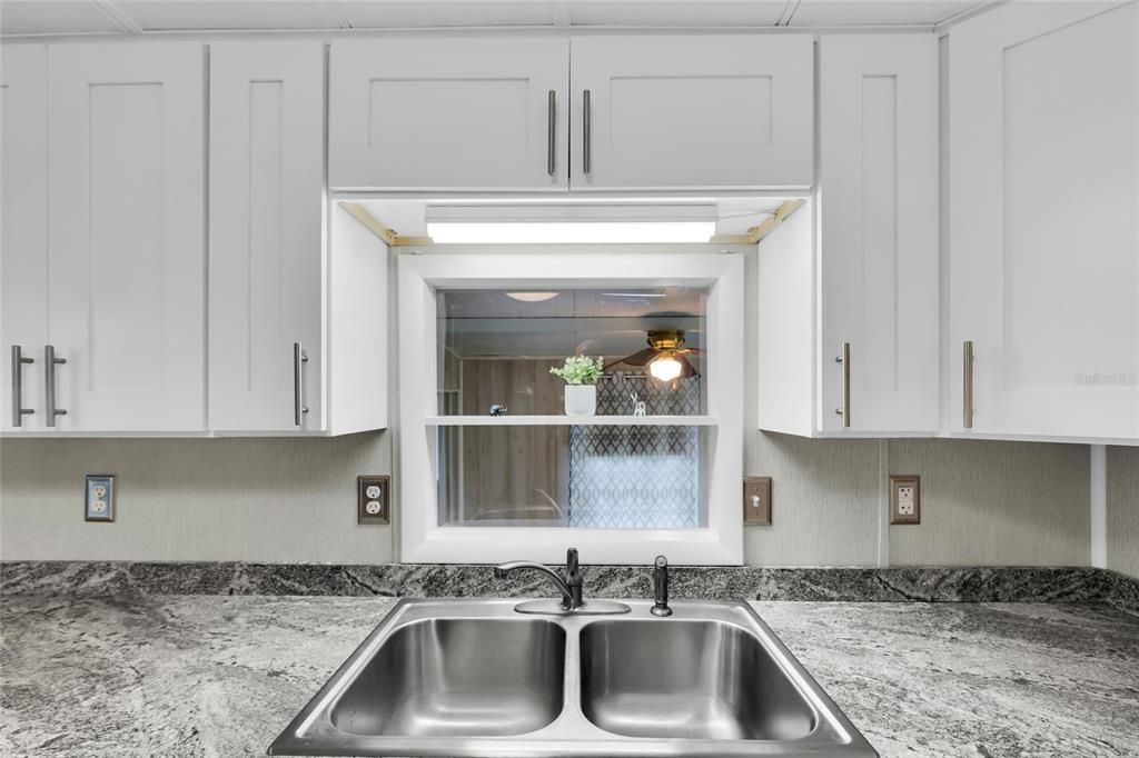 For Sale: $129,900 (2 beds, 1 baths, 720 Square Feet)