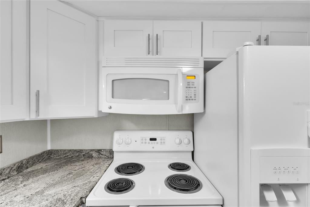 For Sale: $129,900 (2 beds, 1 baths, 720 Square Feet)
