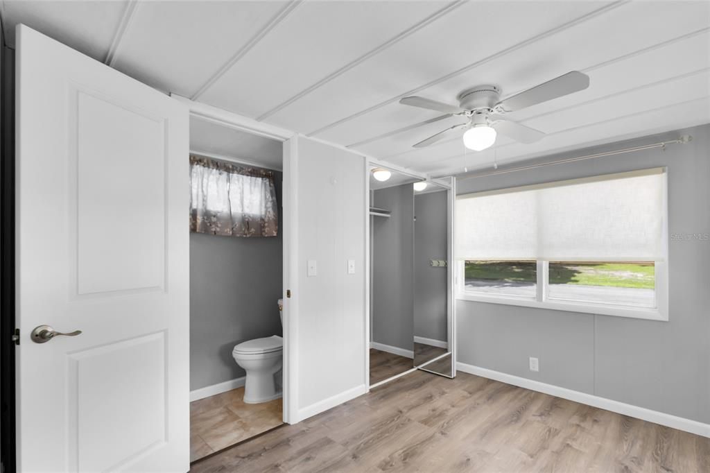 For Sale: $129,900 (2 beds, 1 baths, 720 Square Feet)