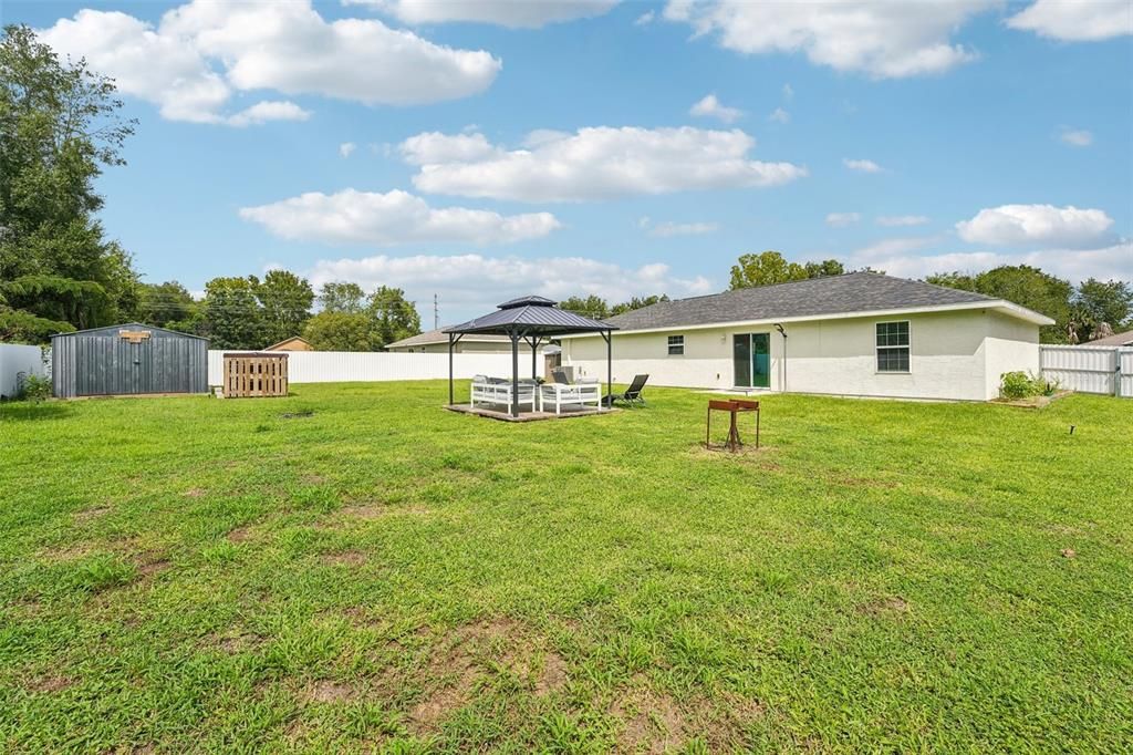 For Sale: $299,900 (3 beds, 2 baths, 1238 Square Feet)