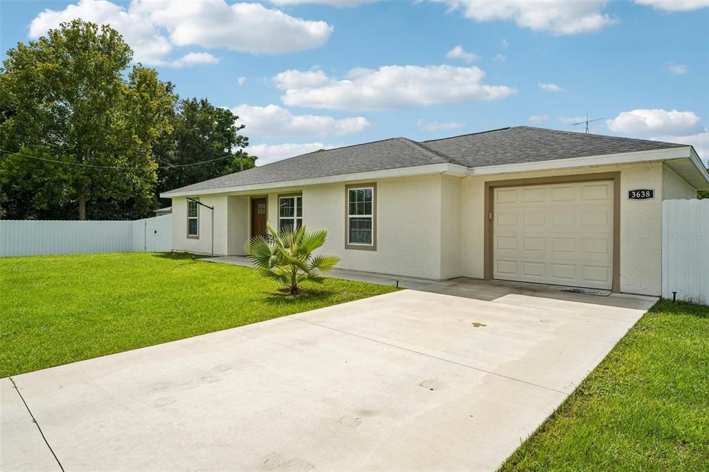 For Sale: $299,900 (3 beds, 2 baths, 1238 Square Feet)