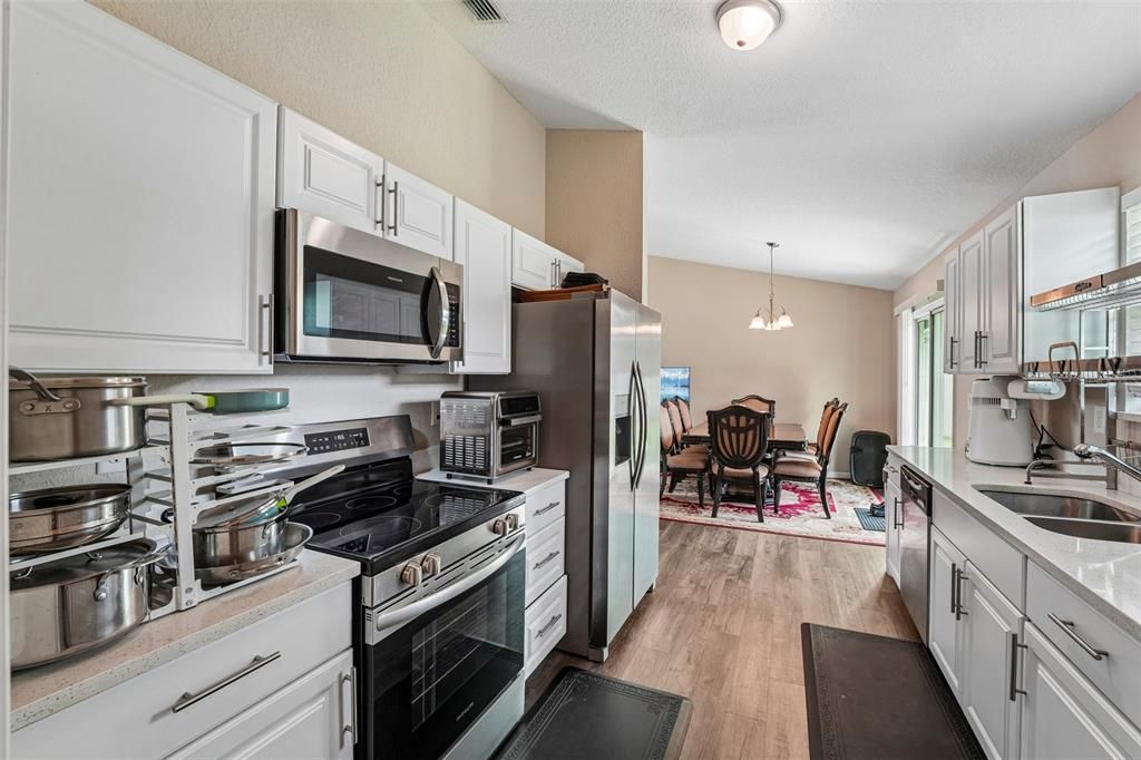 For Sale: $299,900 (3 beds, 2 baths, 1238 Square Feet)