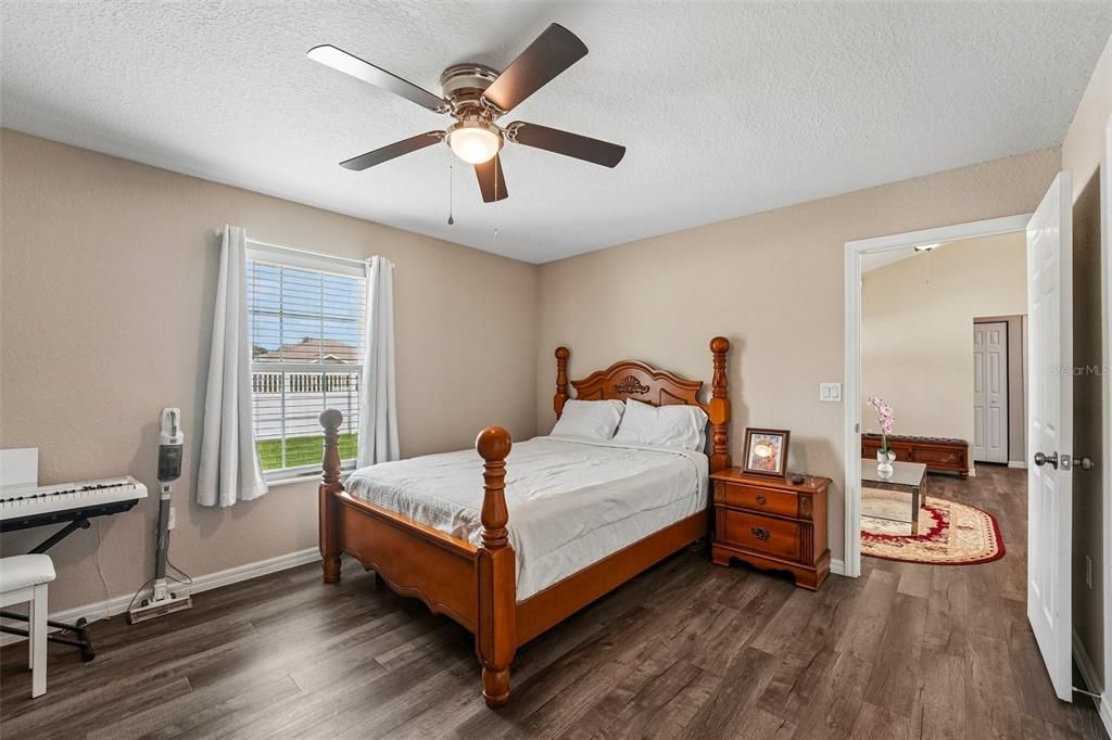 For Sale: $299,900 (3 beds, 2 baths, 1238 Square Feet)