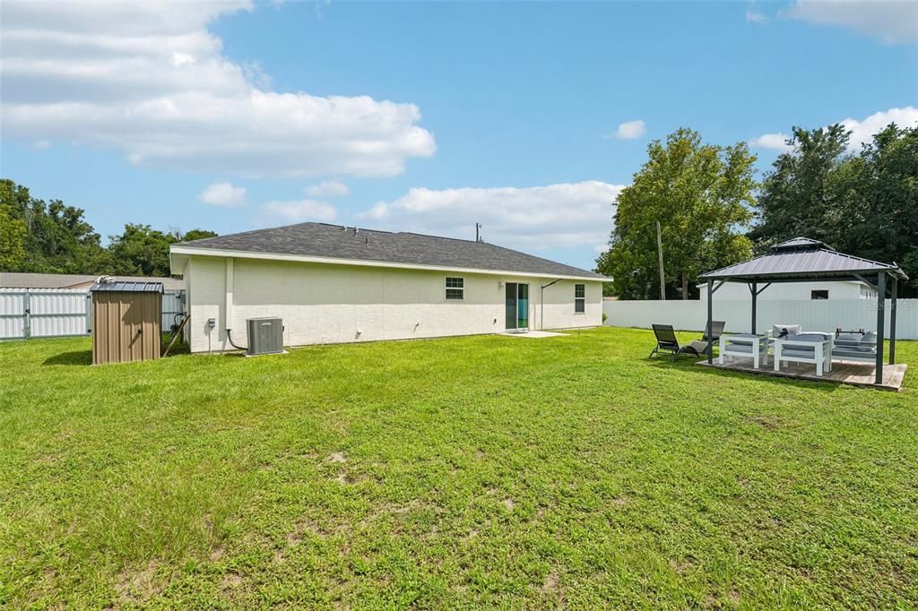 For Sale: $299,900 (3 beds, 2 baths, 1238 Square Feet)