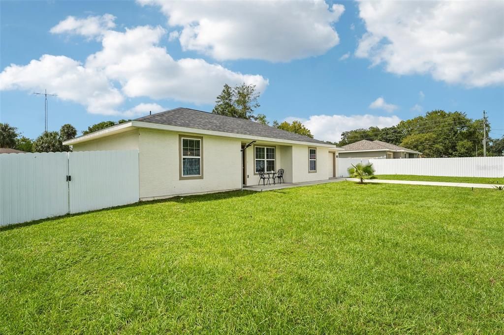 For Sale: $299,900 (3 beds, 2 baths, 1238 Square Feet)
