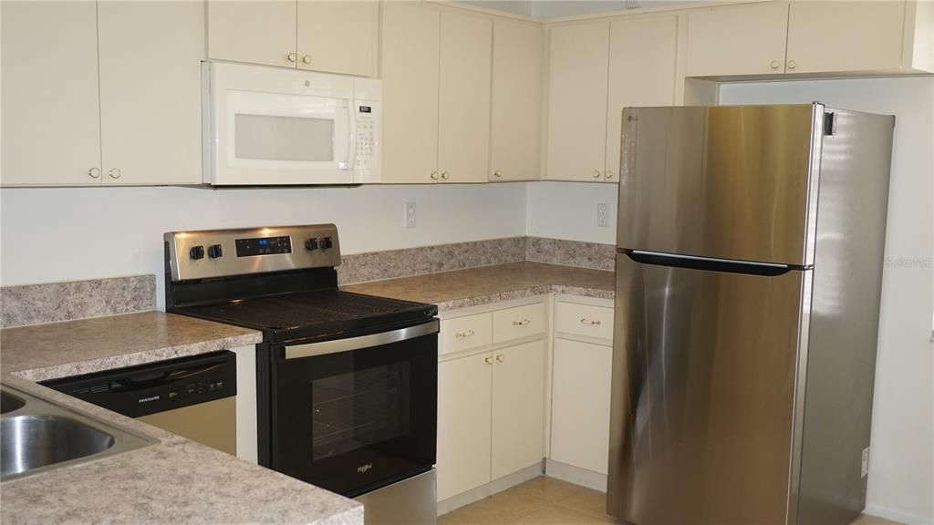 For Sale: $215,000 (2 beds, 1 baths, 1020 Square Feet)