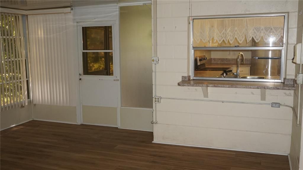 For Sale: $215,000 (2 beds, 1 baths, 1020 Square Feet)