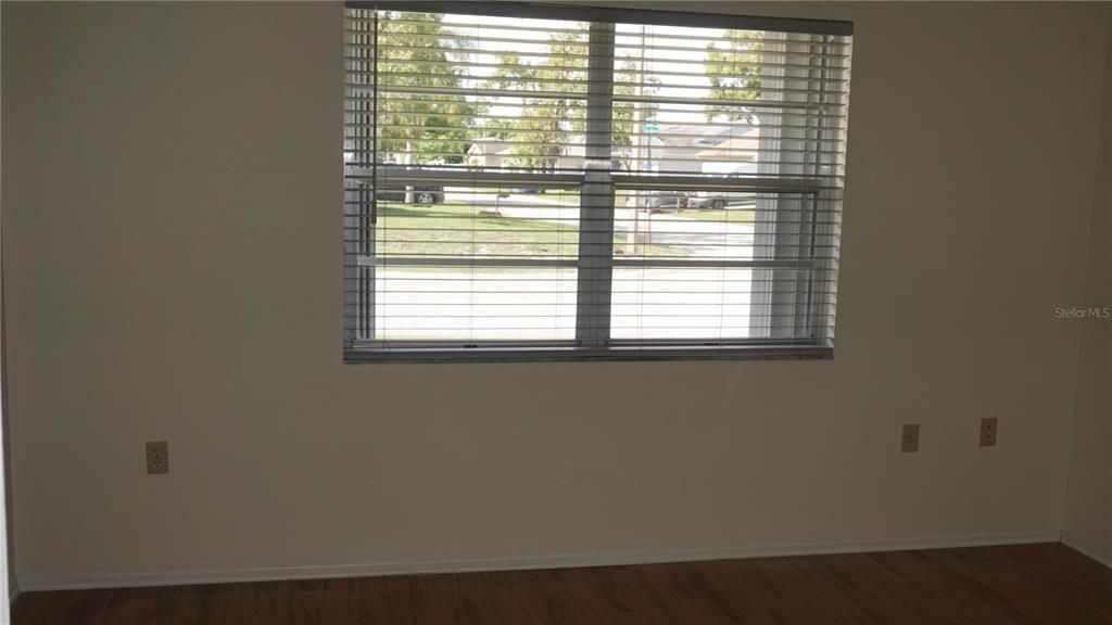 For Sale: $215,000 (2 beds, 1 baths, 1020 Square Feet)