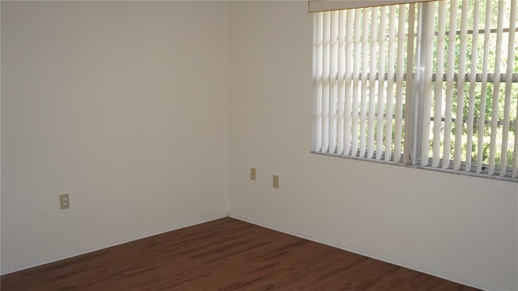 For Sale: $215,000 (2 beds, 1 baths, 1020 Square Feet)