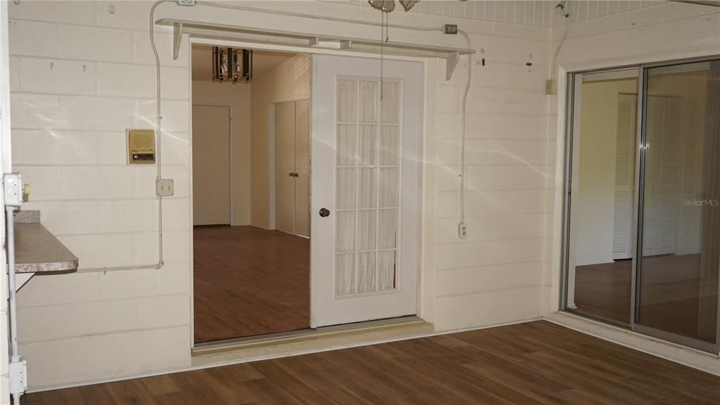 For Sale: $215,000 (2 beds, 1 baths, 1020 Square Feet)